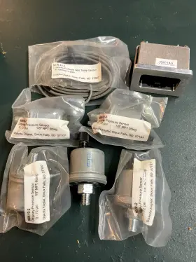 Dakota Digital Sen-10-2 5 Pressure Sender-odyssey Nos And Temp Sensor& Display Lot
