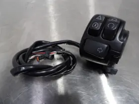 Harley-davidson 71500118 17 Sportster Iron Xl 883 And 1200 Right Handlebar Control Turn Start Switch
