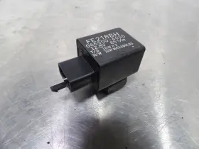 Triumph T2502222 14 Bonneville T100 Turn Signal Flasher Relay Triumph T2502222 14 Bonneville T100 Turn Signal Flasher Relay
